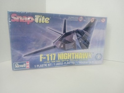 Revell Easy Kit F-117 Nighthawk Stealth Fighter 1:72 Airplane Model NEW SEALED