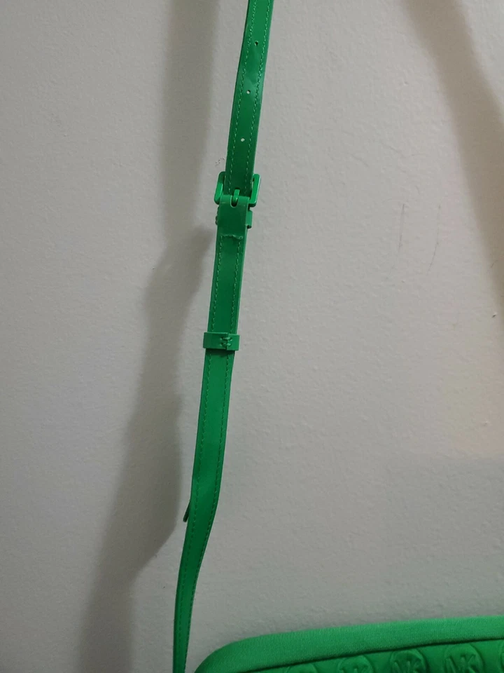 Michael Kors Green IPAD/Tablet Case WithShoulderStrap/EUC  - Image 3 of 4