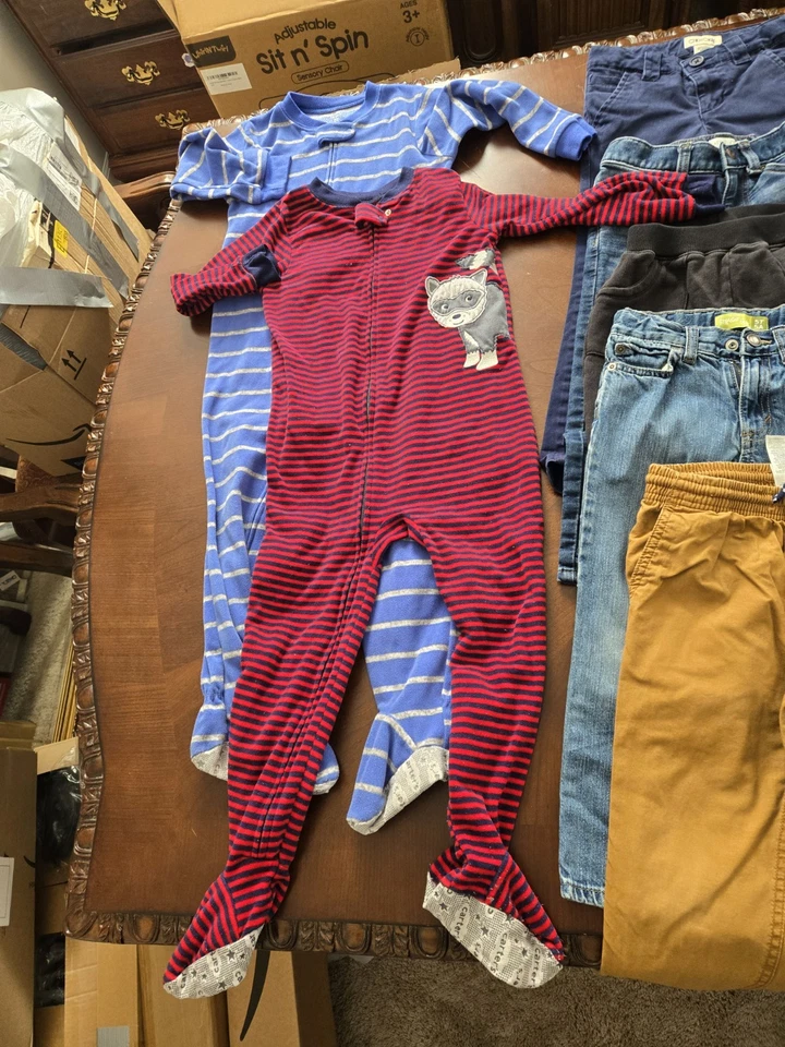 Par de pantalones y 2 durmientes ligeramente usados para niños talla 5T 7 Foto 3 de 4