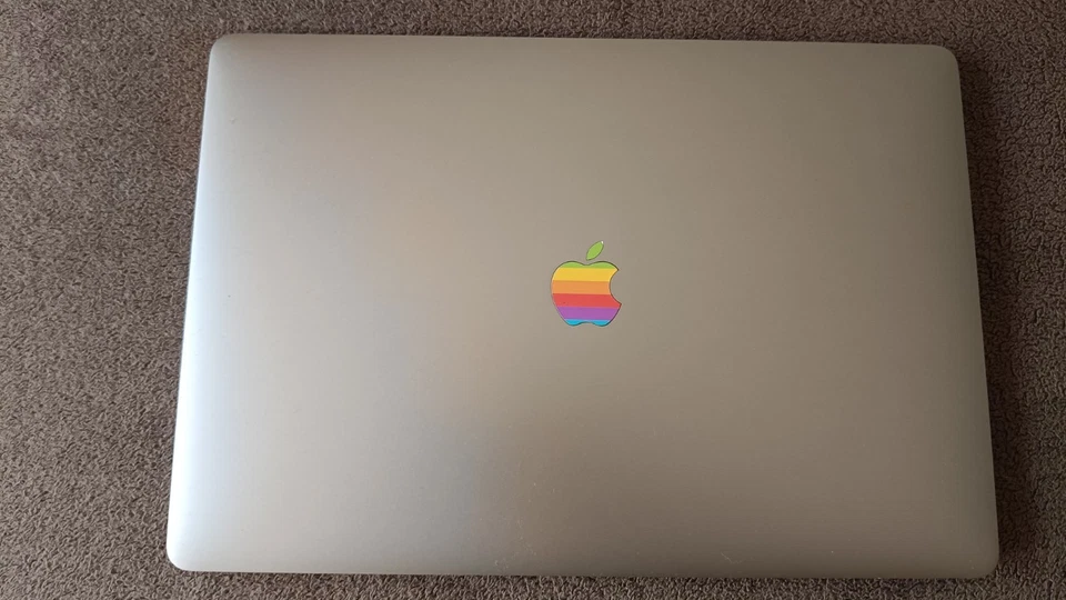 Apple MacBook Pro 15" 2017 · i7 · 16GB · 500GB, foto 2 di 5