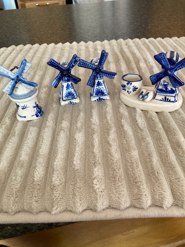 LOT OF DELFT PROCELAIN WINDMILL SALT AND PEPPER AND WINDMILL TOOTHPICK HOLDER