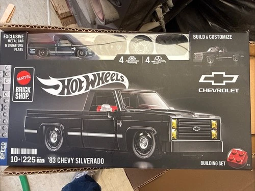 Mattel Brick Shop Hot Wheels ’83 Chevy Silverado Building Toy 225 Pieces Kit