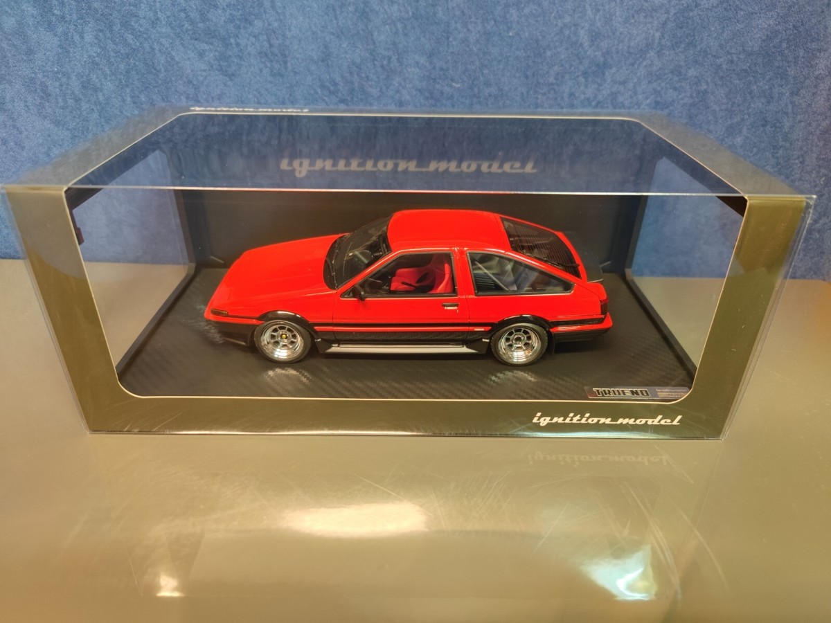Ignition Model 1:18 Toyota Sprinter Trueno (AE86) Red/Black 0537