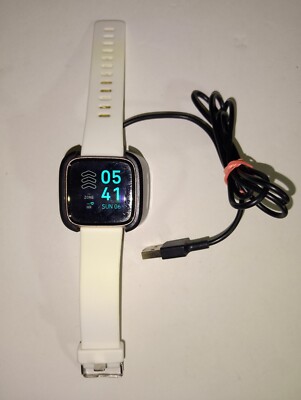 FITBIT Versa FB504 Fitness Smartwatch & Charger / Working Condition 