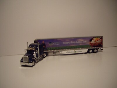 DCP FIRST GEAR 1/64 ALSUM FARMS KW W900L W/T 86'' SLEEPER AND TANDEM AXLE REEFER