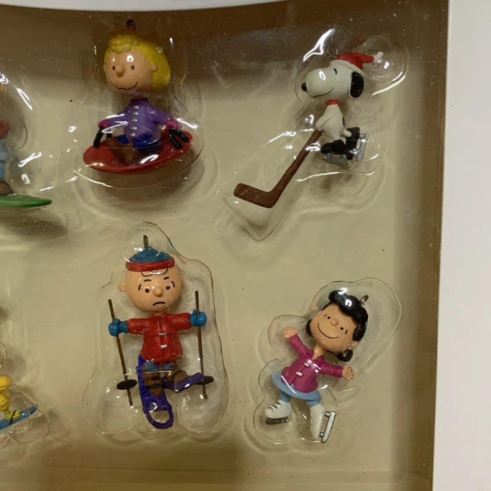 Hallmark Adornos de Navidad CACAHUETES Deportes de Invierno Conjunto de 6 Y 1982 Bola de Satén Foto 4 de 4