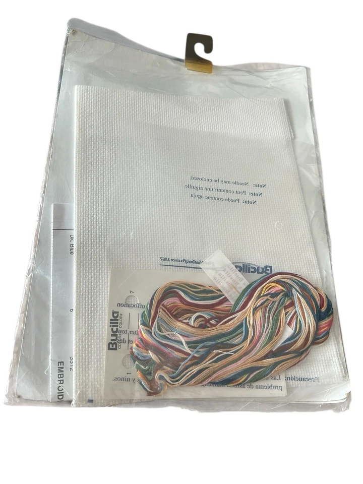 Kit punto de cruz contado Bucilla Most Beautiful Things 9x12 Foto 3 de 3