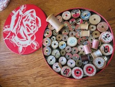 VINTAGE WOODEN SPOOLS of THREAD lot-59 Mixed Brands w/Thread-6 Empty-in ROSE TIN