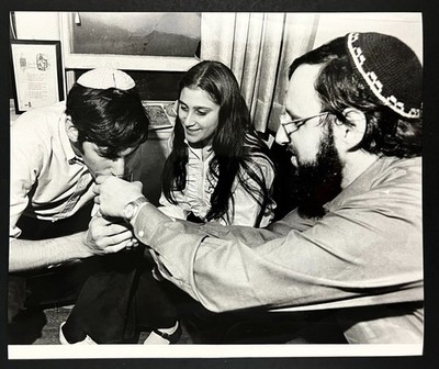 1973 Boston University Jewish Students Wine Kiddush Rabbi Polak VTG Press Photo