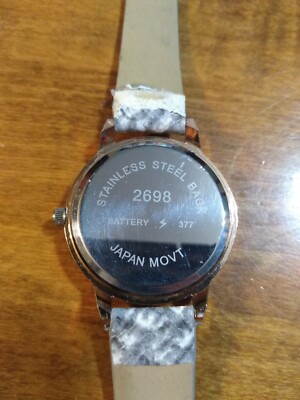 Montre Vintage Femme Rectangle Argentée - Cadran Argent, Bracelet Noir - Fonctionne Avec Pile Neuve