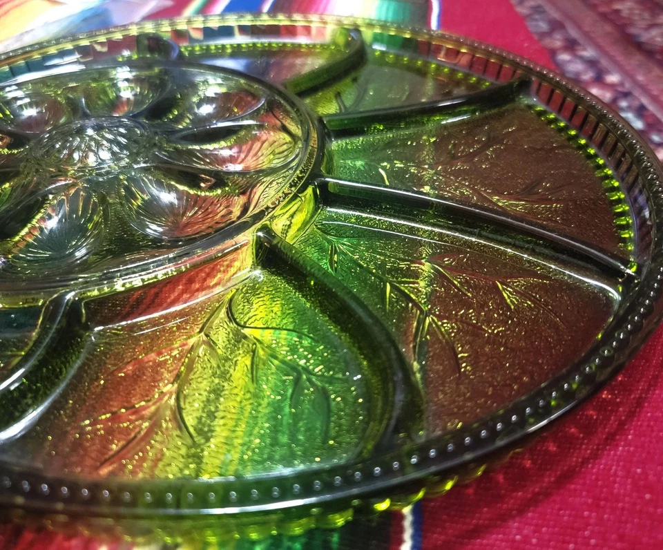 Plato para servir huevos y relish de vidrio verde Indiana 13" entretenido Foto 3 de 4