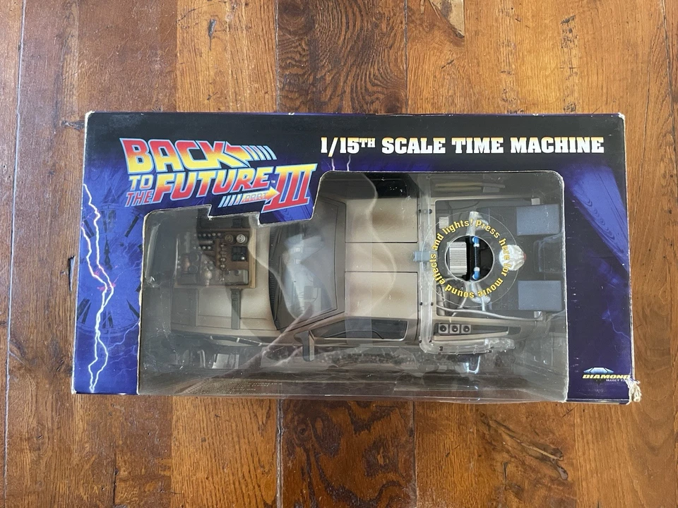 Diamond Select Toys Modelo Escala 1/15 Coche Delorean Regreso al Futuro Parte II #2 Foto 3 de 4