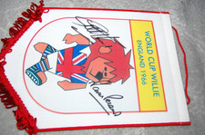 1966 WORLD CUP WILLIE PENNANT SIGNED MARTIN PETERS & GEOFF HURST EXCELLENT