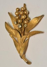 Broche En Forme De Fleurs De Lys En Faux Perles Et Strass Dorés Des Années 50