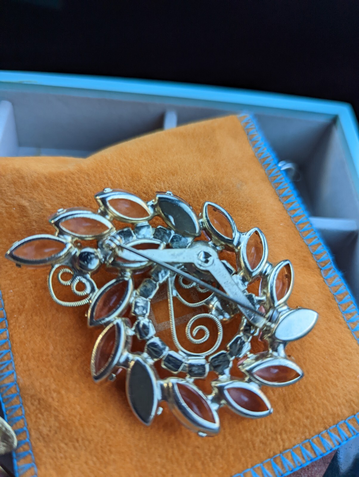 vintage-50-s-borealis-rhinestone-brooch-gold-tone-filigree-ebay