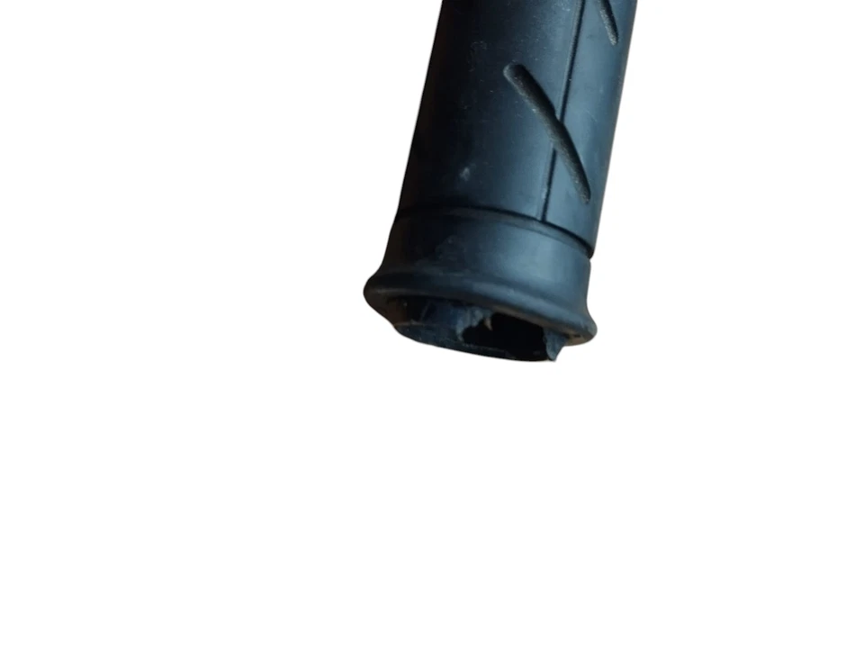 Right Throttle Grip With Damage Suzuki GSXR 750 K8 2008 5711021H02000 - Image 3 of 4