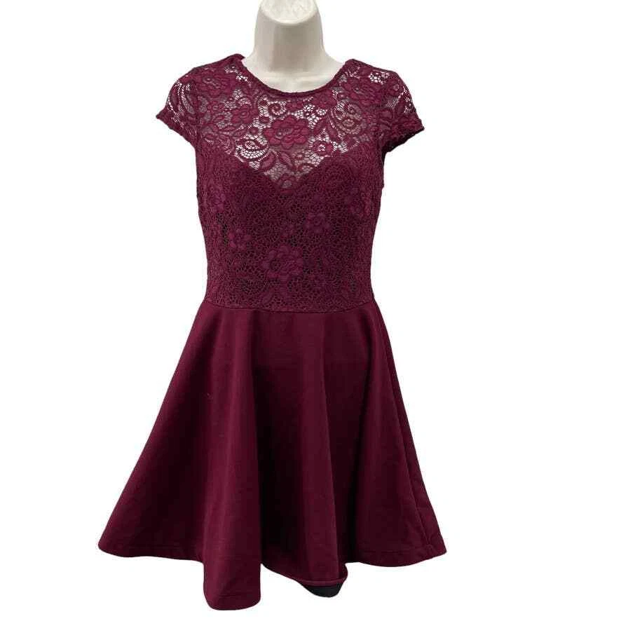 B. Darlin Occasion Dress Juniors 9 10 Burgundy Red Lace Upper Tie Nape Twirl