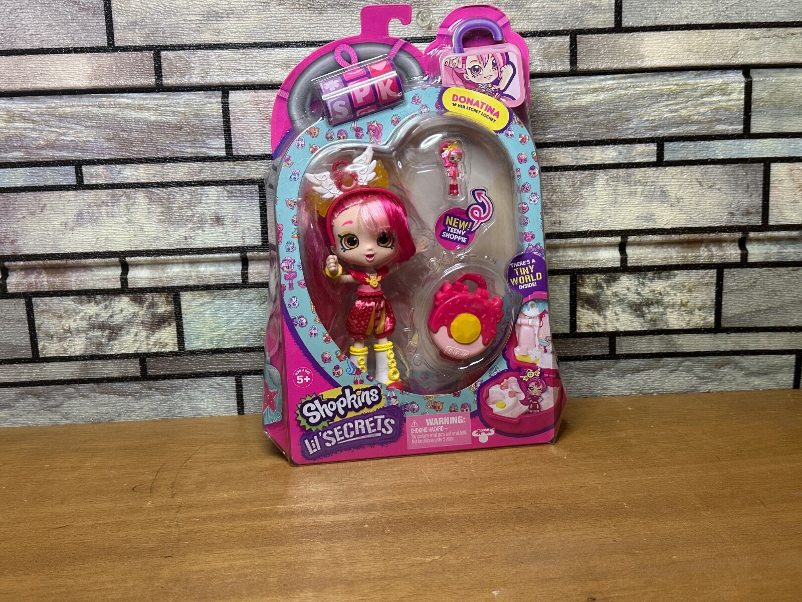 Shopkins Lil' Secrets Donatina w Secret Locket & Teeny Shopp