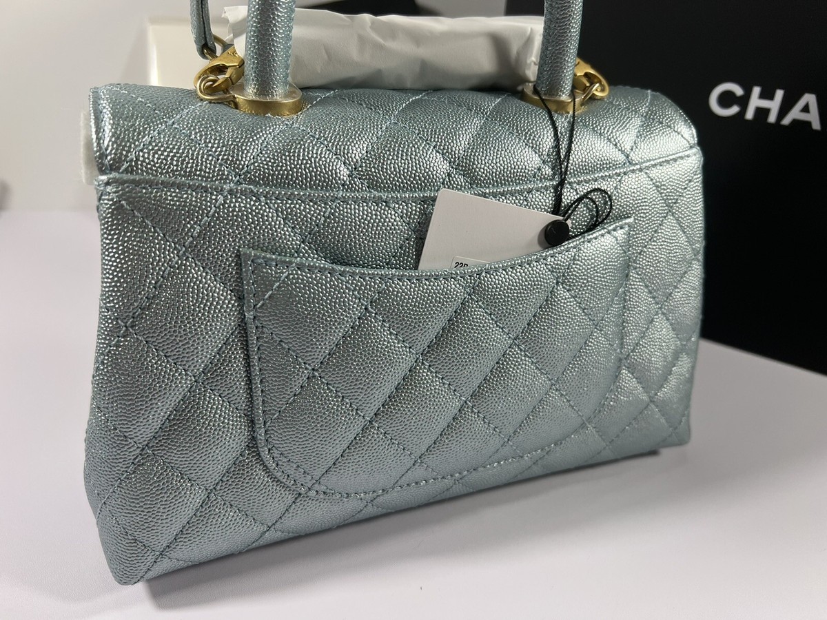 CHANEL ライトブルー ミニバニティーバッグ CHANEL - 未使用 展示品 シャネル CHANEL マトラッセ ミニ