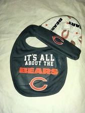 New NWOT Chicago Bears Baby Bib And Hat 0-3 Months