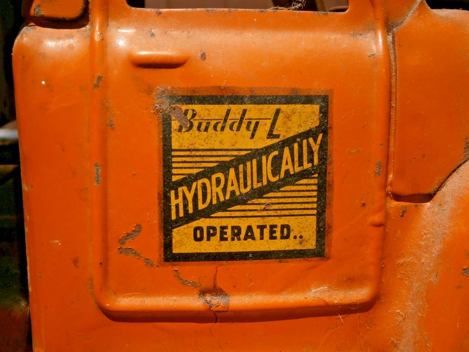 Camión de volteo BUDDY L operado hidráulicamente de los años 50-60, 20 1/2 pulgadas largo Foto 3 de 4