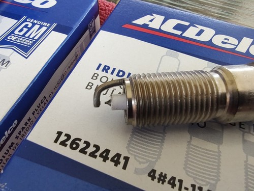 8Pcs 41-114 Iridium Spark Plugs ACDELCO 12622441 Fits for Cadillac Chevrolet GMC - Picture 5 of 9