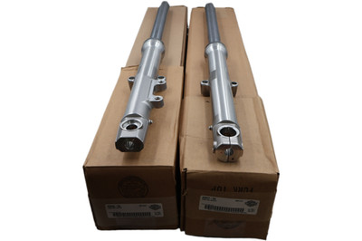 45947-04 45948-04 NEW OEM 2004-2005 HARLEY-DAVIDSON DYNA FXD/L FRONT FORKS SET