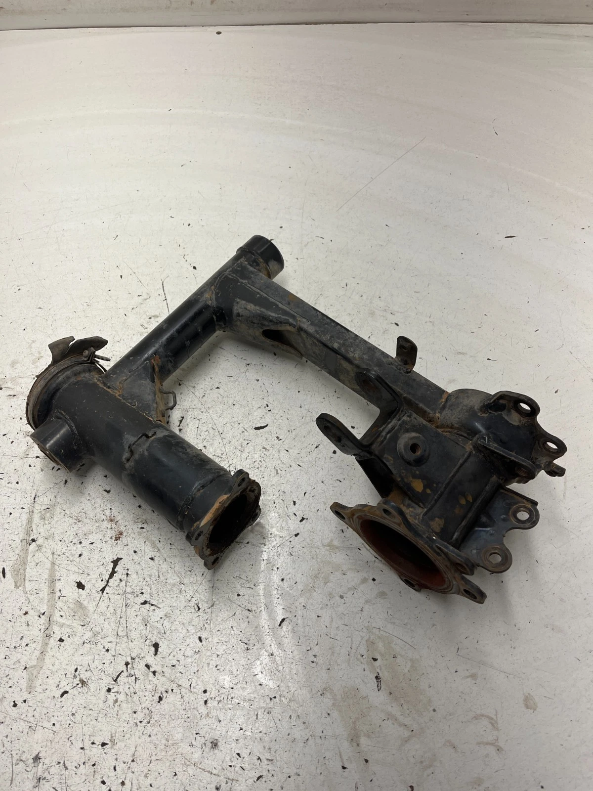 85 1985 Yamaha Tri Moto 225 Dx YTM225DX OEM Back Swing Arm Swingarm Pivot