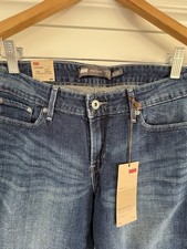 NWT Levi's Jeans Women's Slight Curve Classic Rise Straight Cut 8 / 29