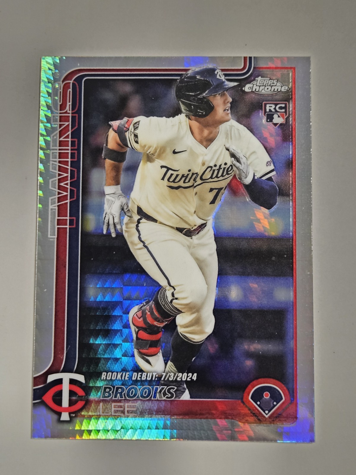 2025 Topps Chrome Brooks Lee RC #234 Prism Refractor Minnesota Twins MLB Rookie