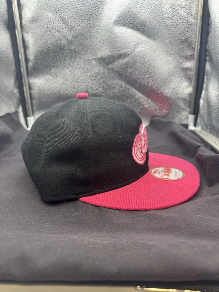 Boné chapéu snapback Detroit Red Wings New Era 9fifty NHL hóquei rosa preto flatbill - Imagem 2 de 4
