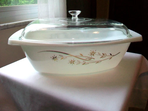 VINTAGE PYREX HONEYSUCKLE CASSEROLE, BAKING DISH WITH LID 4 QUART 1963-1965