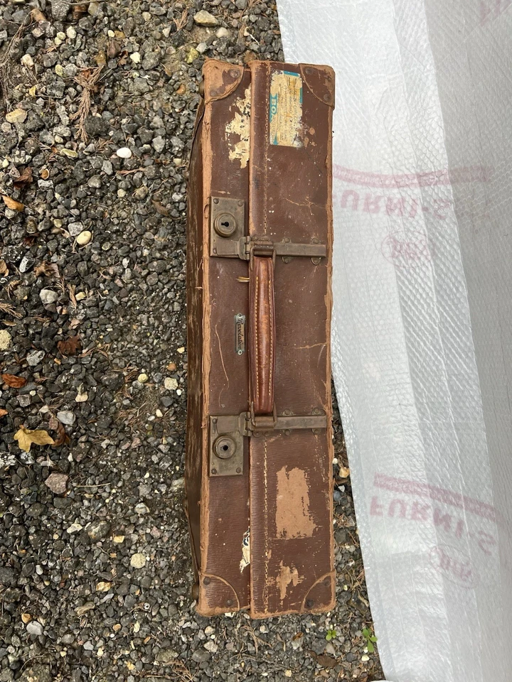 Vintage Revelation Expanding suitcase. For Prop Or Decoration - Image 3 of 4