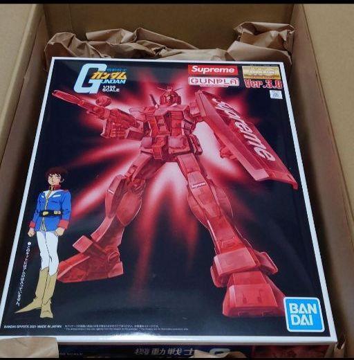 Supreme MG 1/100 RX-78-2 GUNDAM Ver. 3.0 Action Figure Red Supreme MG 1/100 RX-78-2 GUNDAM Ver. 3.0 Action Figure Red
