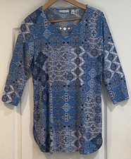 Susan Graver Wms Sz S Top Tunic Shirt 3/4 Slv Blue White Geo Print Keyhole Neck