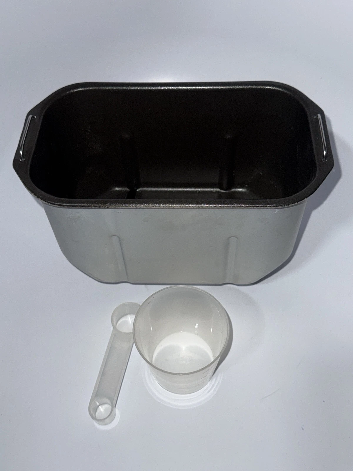 Xin Bao XBM538 Bread Maker Pan With 2 Paddles And Measuring Cups