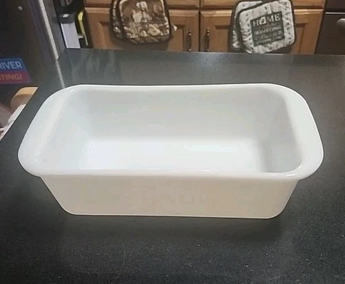 Vintage White  Pyrex Loaf Pan Milk Glass #213 Bread/Baking  Dish! Nice 10x5x3"