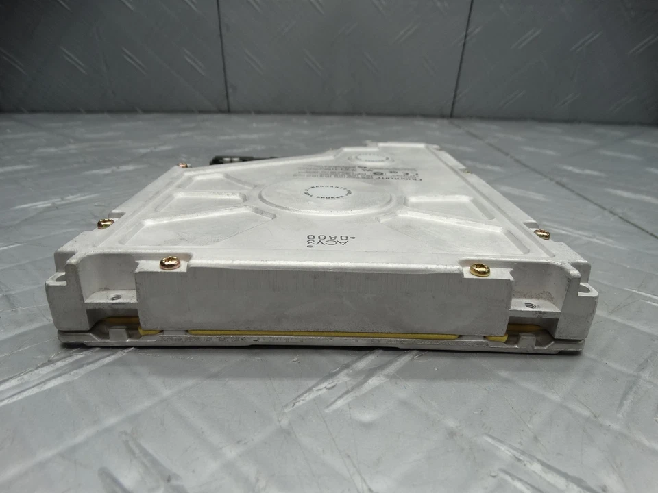 Quantum Bigfoot CY43A013 5.25 Series 4320AT Rev 01-D 4.3 GB IDE Hard Drive - Image 4 of 4