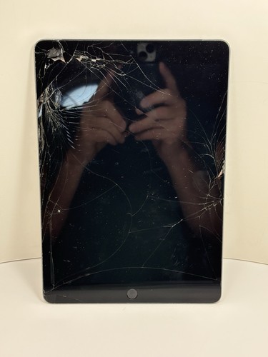 iPad 9. Generation A2603 WiFi/4G for Salvaged Parts/Components Only Cracked