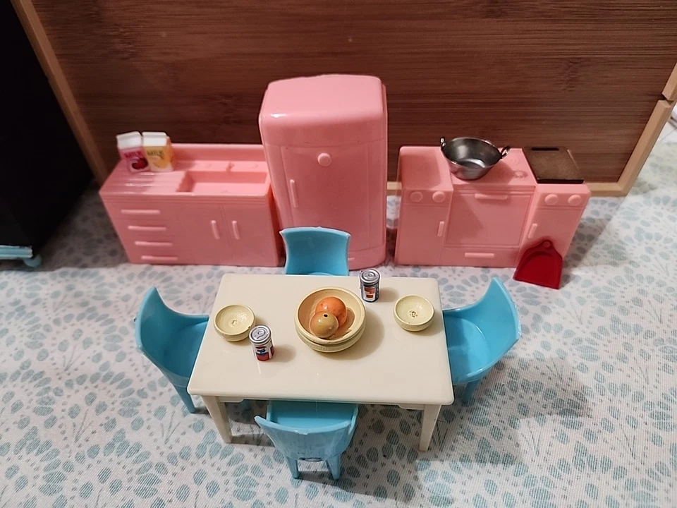 Lote Sillas Mesa Horno Frigorífico Cocina Plasco Rosa Vintage Casa de Muñecas 1:16 Foto 2 de 4