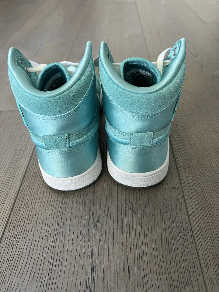 Talla 9.5 - Air Jordan 1 Retro Temporada Alta de Su Aqua W Foto 3 de 4