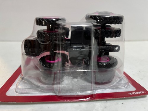 Case/IH 340 Magnum Pink Tractor w AFS Connect Duals All Around 1/64 by Ertl - Picture 5 of 10
