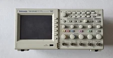 Tektronix TDS 2014 Four Channel Digital Storage Oscilloscope with case and probe