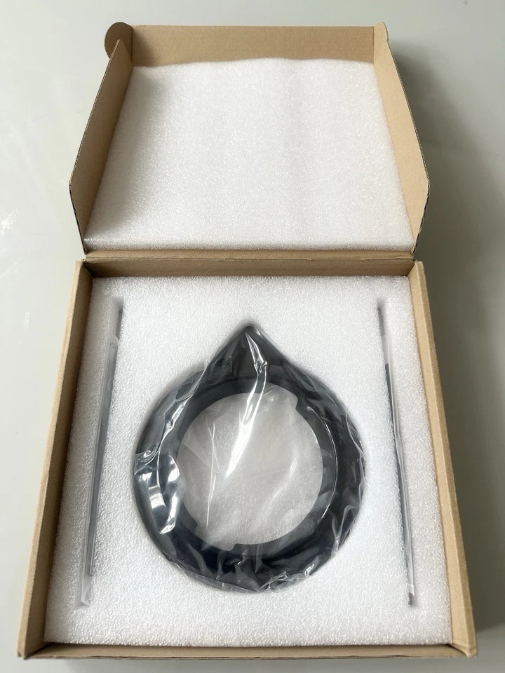 FUNDA PLACA PARRILLA DELANTERA NEGRA BRILLANTE PARA VOLVO S90 V90 2016-2022 DECROMA - Imagen 4 de 4