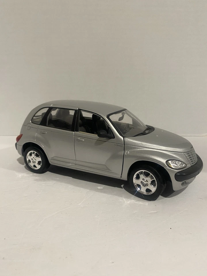 Vintage Maisto Daimler Chrysler PT Cruiser Silver 1/18 Scale DieCast Wagon Car - Image 2 of 4