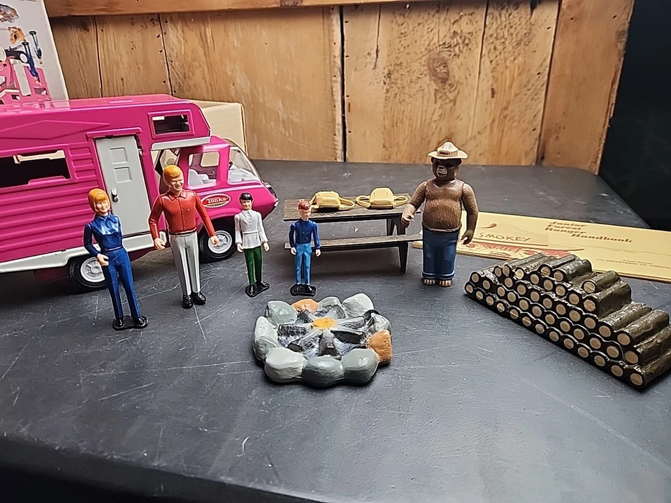 RARE Camping the Smokey Bear Way Set in Original Box  - Image 4 of 4