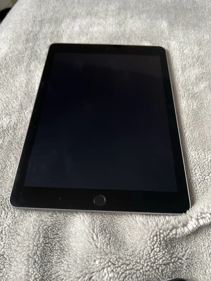 Apple iPad 7 · 64GB · Wi-Fi + Cellular, photo 2 of 3