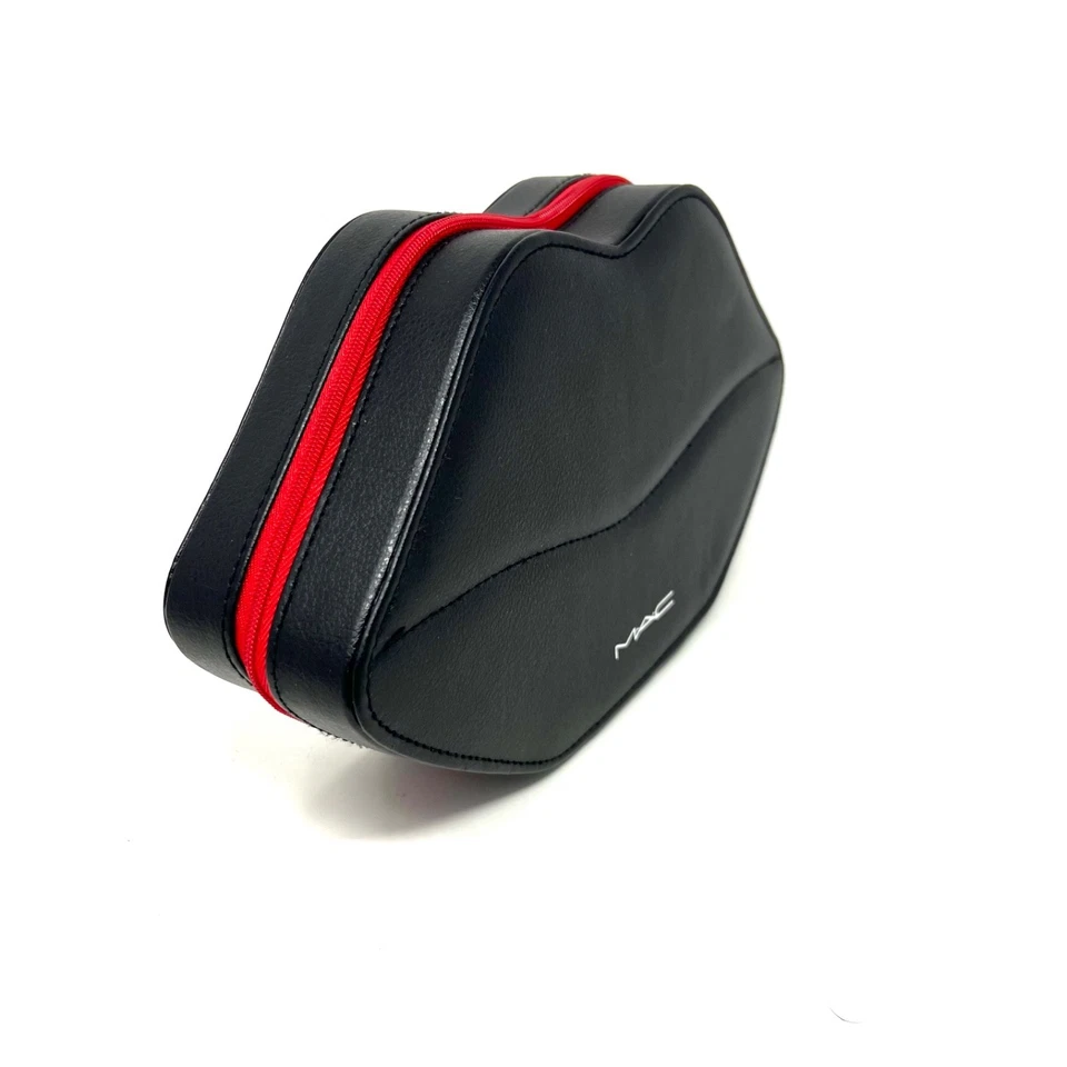 Caja con forma de labios MAC - Estuche grande de cosméticos - Cuero sintético negro con cremallera roja Foto 2 de 4