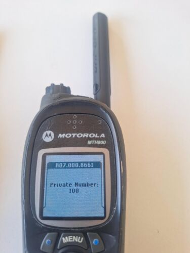 2x Motorola MTH800 UHF 380-430 MHz. TETRA avec câble de programmation CPS - Photo 3/12