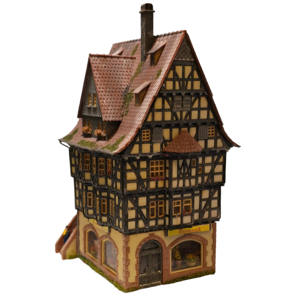Diorama H0/1:87 Faller Kleinstadt Stadthaus/Wohnhaus Altstadt begrünt #patiniert